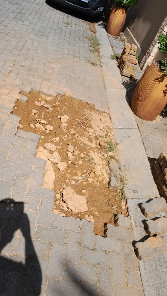 Leak detection under paving with excavation and reinstatement for a Bordeaux client.
