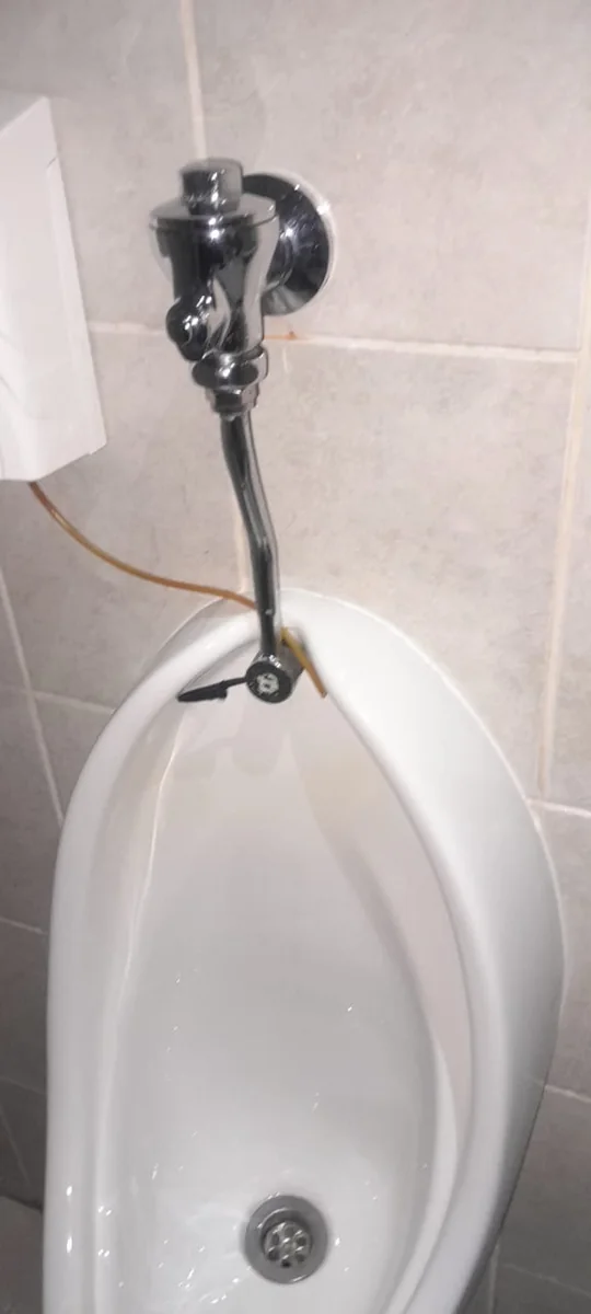 Leaking urinal repaired for a busy restaurant in Bordeaux by Plumb A Nator.
