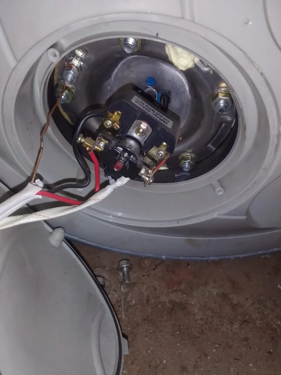 No hot water geyser repair with element and thermostat access for a Bordeaux client.